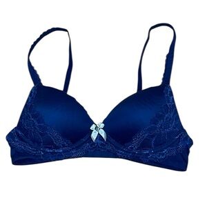 Victoria’s Secret Body by Victoria No Wire Blue Lace Bra, 32A